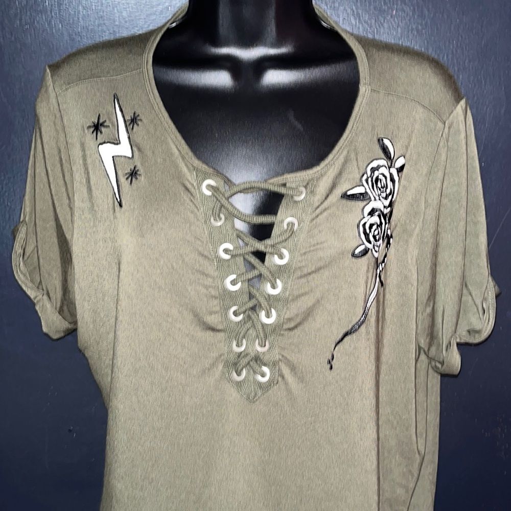 Lovesick for Torrid embroidered olive green tunic tee size 0.